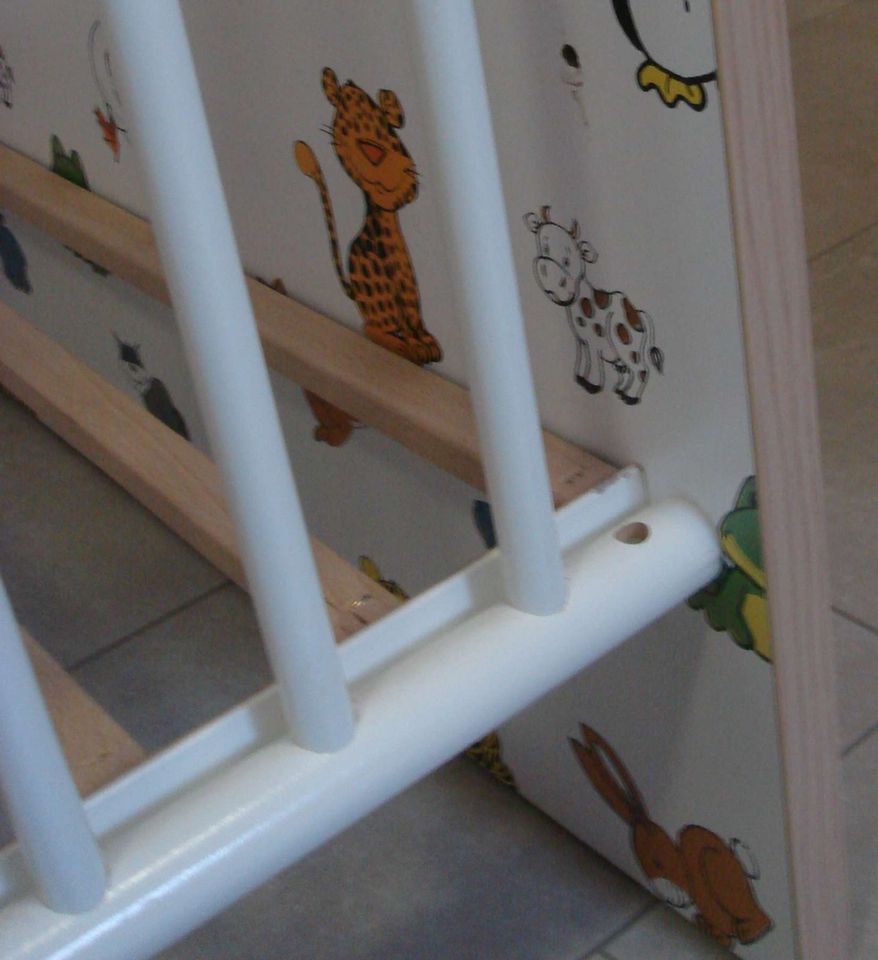 Kinderbett - Gitterbett mit Durchschlupf in Wattenheim