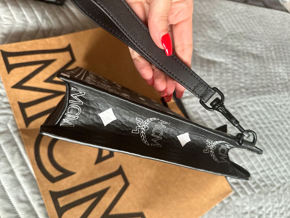 Neue MCM Tasche für das Handgelenk Originalverpackt in Lich