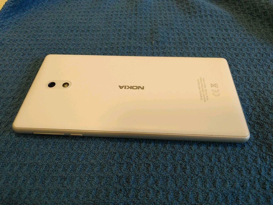 Nokia 3 TA-1032 DS White Silver Smartphone in Hünfeld