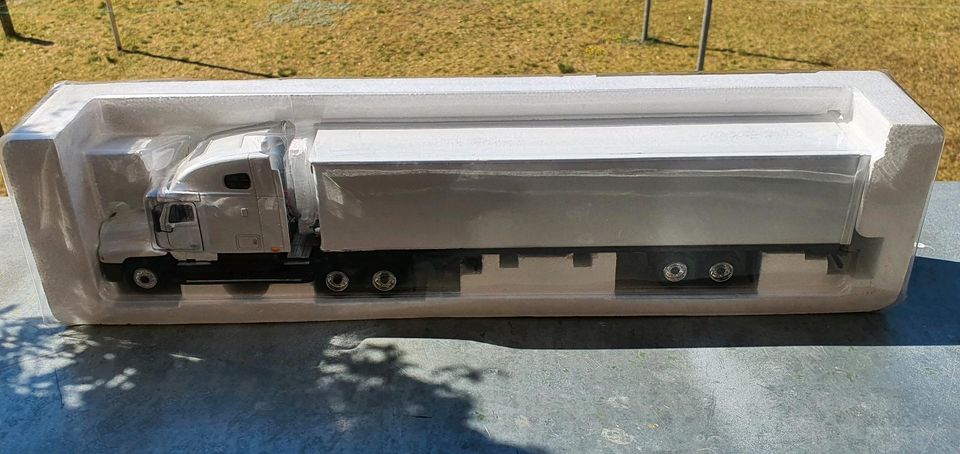 1:43 Crown Royal US Frightliner Truck Absoluter Rarität OVP in