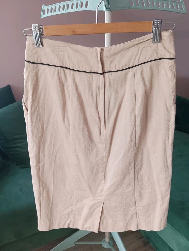 Rock H&M 36 S Creme Apricot Beige Bleistiftrock Pencilskirt in Reichertshofen