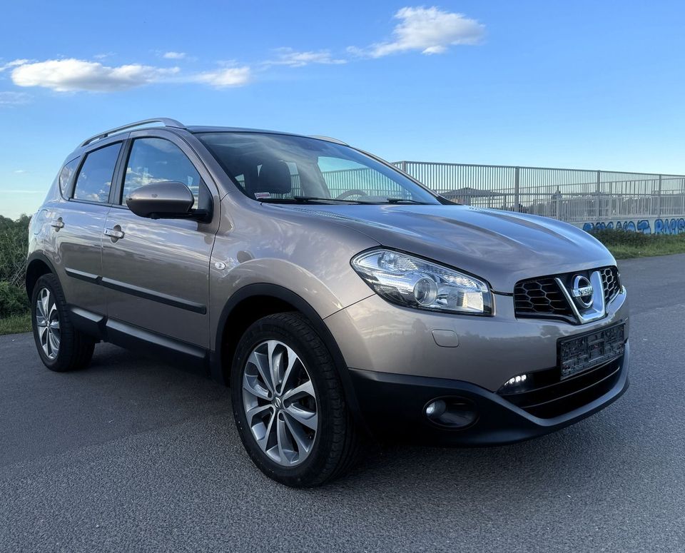 Nissan Qashqai 2,0*4X4*84 Tkm*Auto*Navi*Temp*Vollleder* in Dietzenbach