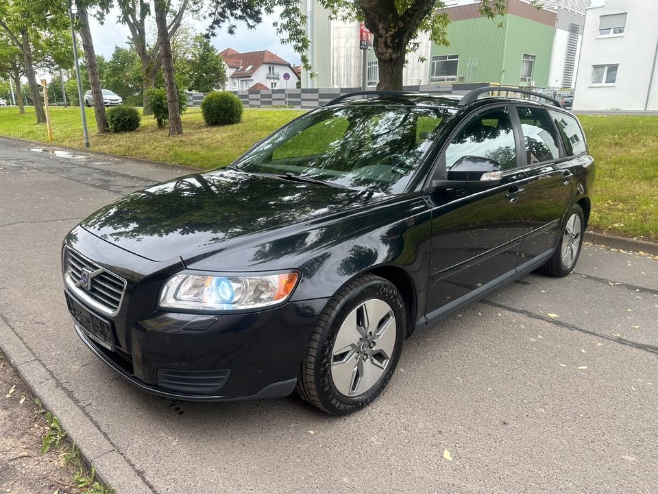 Volvo V50 1.6 D SHZ PDC Tüv 02/2026 in Raunheim