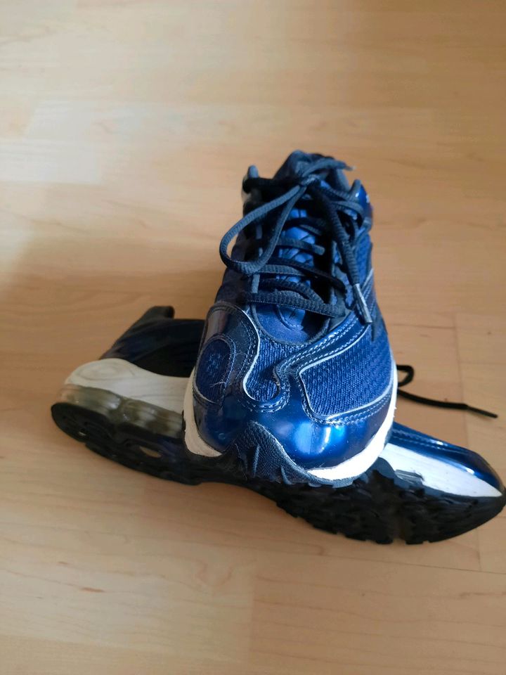 Nike Turnschuhe 40,5 in Obertshausen