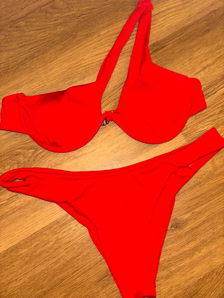 Bikini in rot, NEU in Oberboihingen