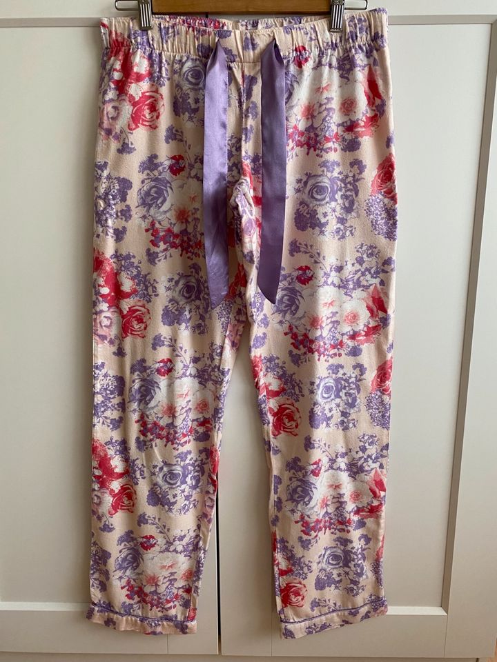 Hose von H&M mit Blumenmuster Pink Rosa Schlafhose Stoffhose in Leinfelden-Echterdingen