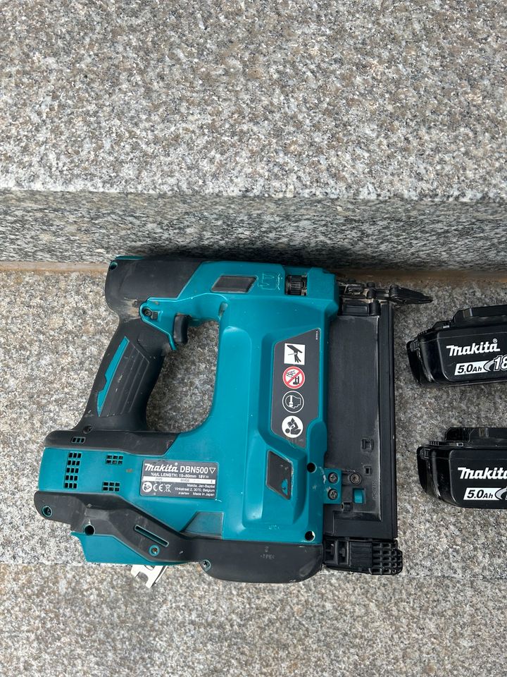 Makita Elektronagler mit zubehör in Hadamar