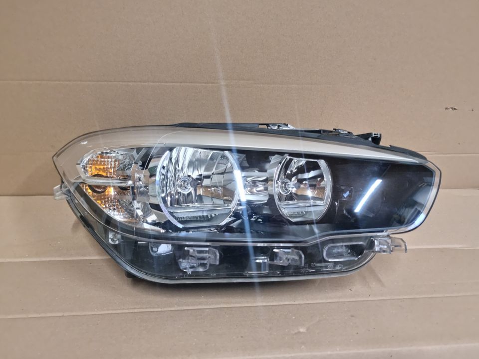 BMW 1ER F20 F21 Halogen Scheinwerfer Vorne Rechts 7358392 in Bedburg-Hau