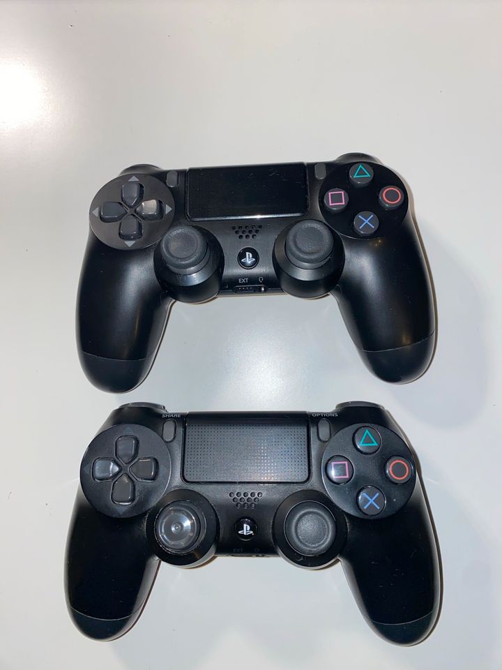 PlayStation 4 + 2 Controller + Spiele in Rietberg