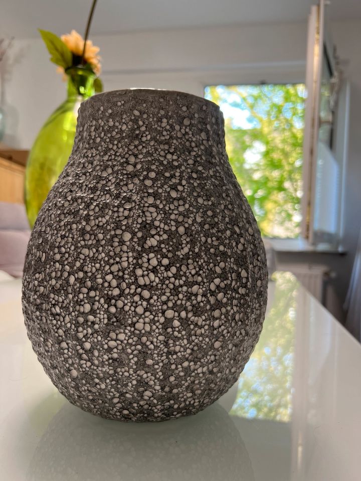 Vase mit passendem Dekorationsstück in Herne