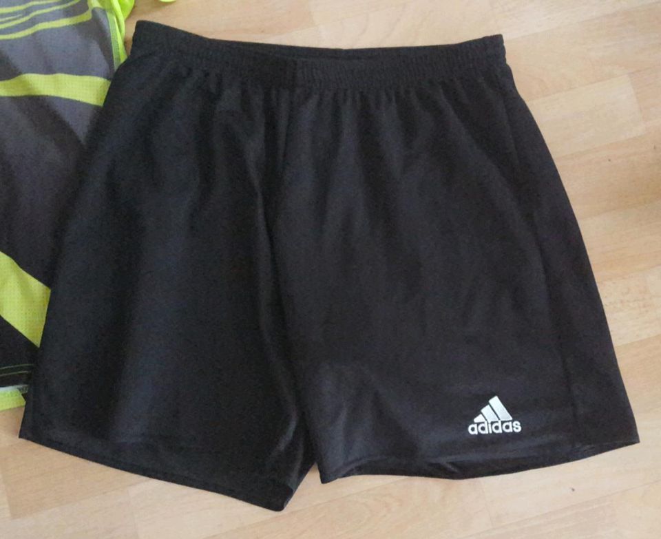 Set Sport T-Shirt+Shorts Adidas L-XL Herren/Teens schwarz-gelb in Dresden