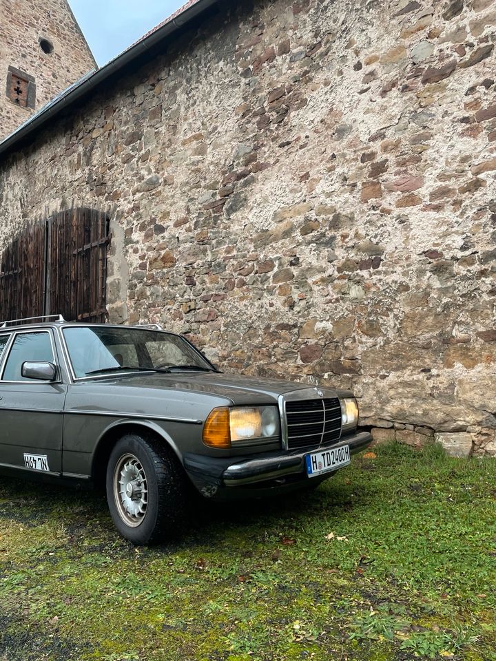 Mercedes W123 240TD Kombi Oldtimer H-Kennzeichen in Habichtswald