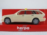 Herpa 043809 Mercedes-Benz C-Klasse T-Modell (1997) "TAXI" 1:87 Bayern - Bad Abbach Vorschau