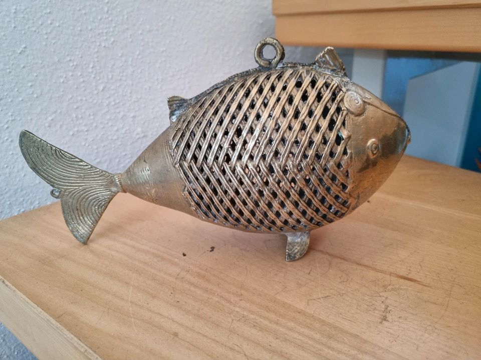 JAGDHUND BRONZEFIGUR BRONZE FISCH MESSING ALT KUNST DEKO NACHLASS in Kumhausen