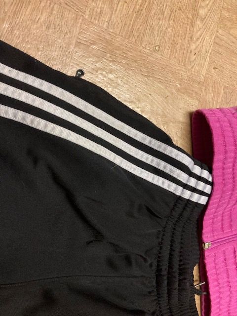 Bequemer Damen-Trainingsanzug von Adidas, Gr. XS, pink-schwarz in Limburg