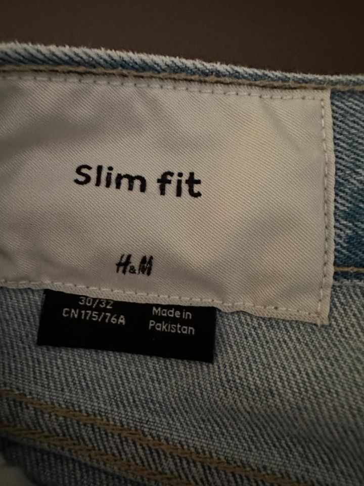 H&M Slim fit Jeans Hose Gr. 30/32 blau in Köln