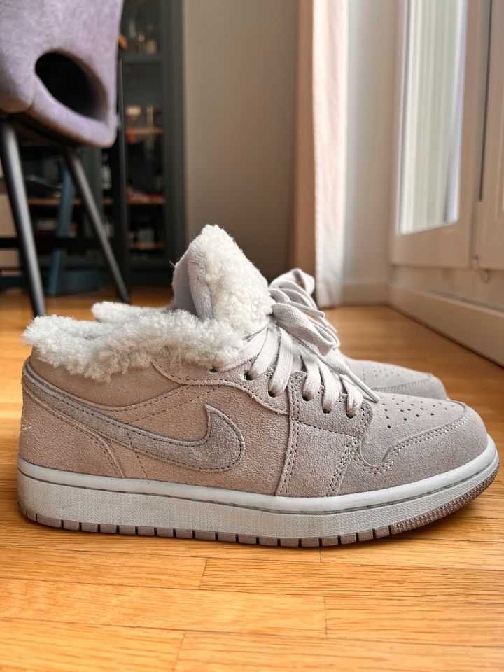 Jordan Nike Dunk Low Fleece Sherpa in Berlin