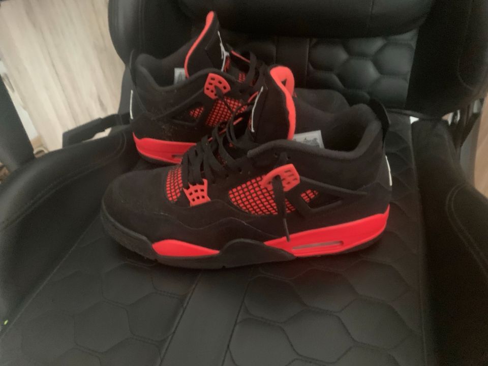 Jordan 4 red Thunder 46 in Stelle