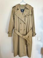 Burberry London Trenchcoat Jacke Mantel Beige Damen Gr. L / 40 München - Maxvorstadt Vorschau