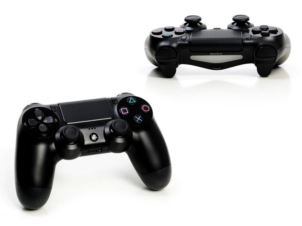PlayStation4 inkl. 3 Controller in Berlin