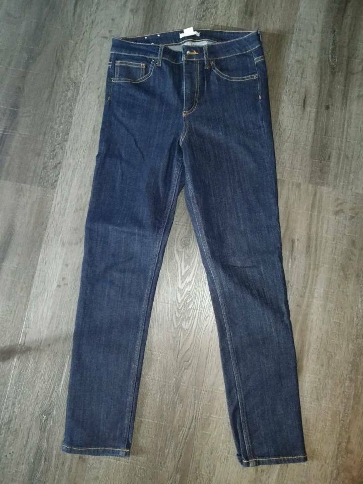 Jeans dunkel Damen Mädchen Skinny H&M neuwertig S M 38 in Schönau v d Walde