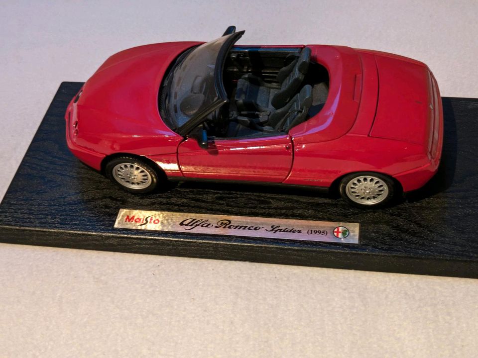 Maisto - Alfra Romeo Spider Model 1/18 in Rot in München