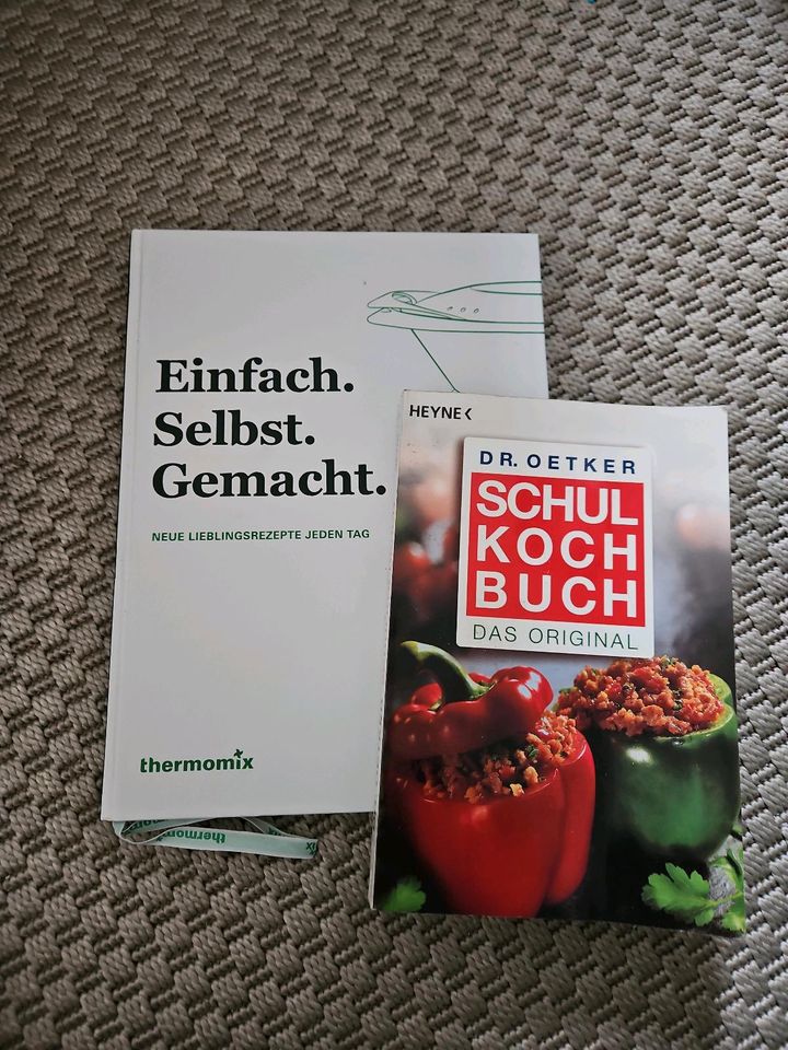 Thermomix Buch + Dr.Oetker Schulkochbuch in Seelze
