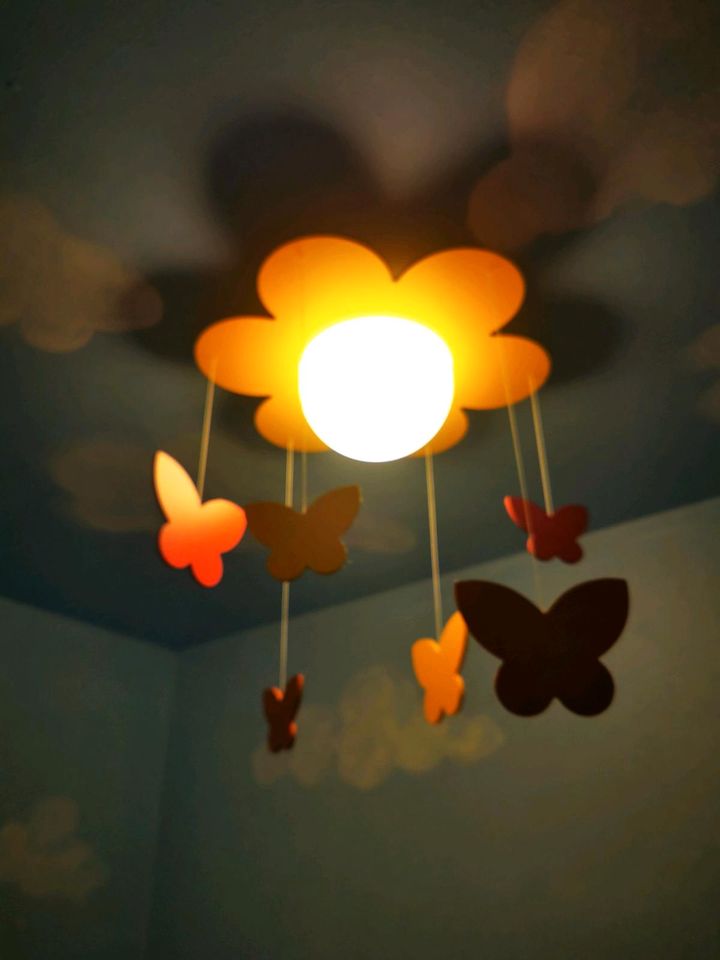 Kinderzimmer Deckenlampe Blume mit Schmetterlingen in Eibenstock