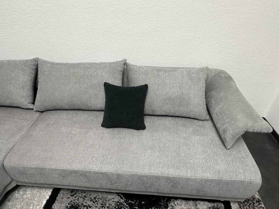 Sofa im neuen Zustand zu verkaufen in der Nähe von Flughafen FFM in Kelsterbach