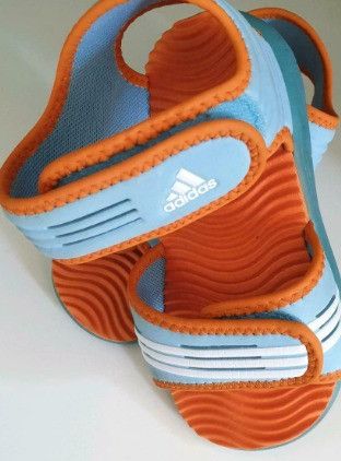 Adidas  Kinder Sandale in orange blau in Berlin