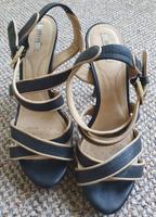 Beige-Schwarze Riemensandalette Gr. 37 Berlin - Hohenschönhausen Vorschau