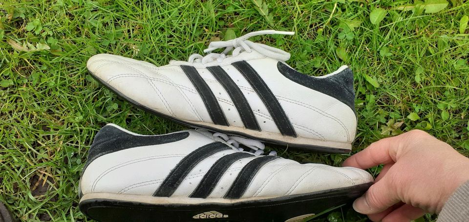 Herren Adidasturnschuhe in Markersbach