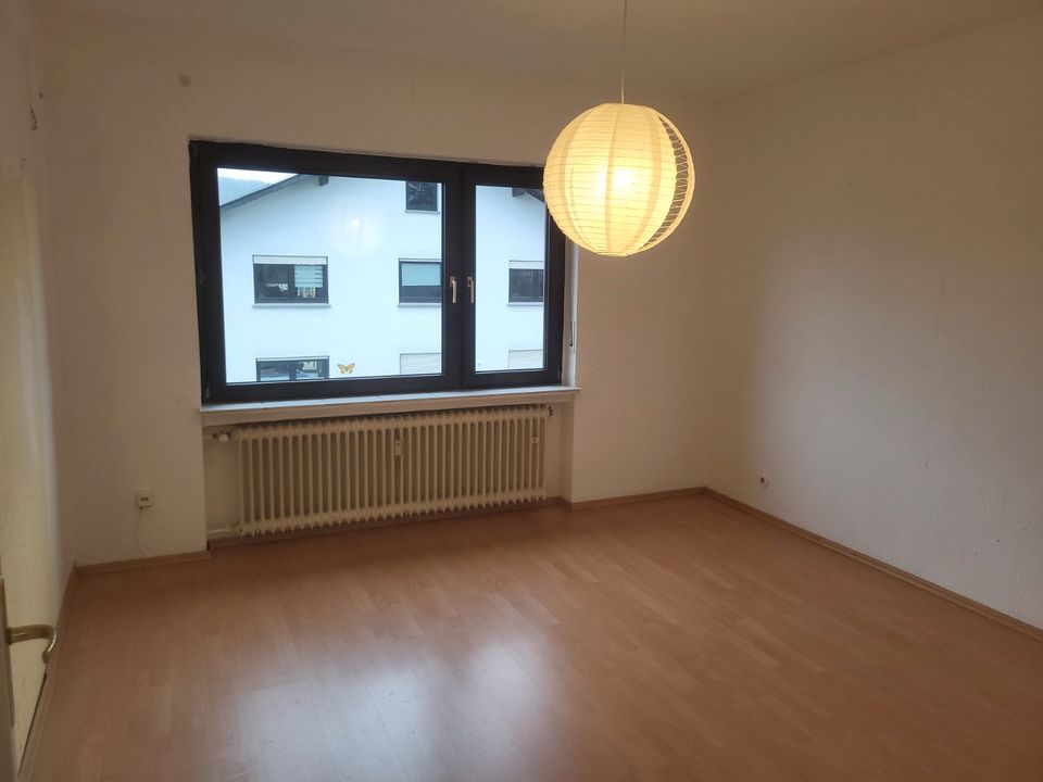 Obergeschoßwohnung in einem Zweifamilienhaus mit Balkon und großer Garten zum alleinnutzenlleinnutzungtzung in absolut ruhiger Lage in Waldbrunn