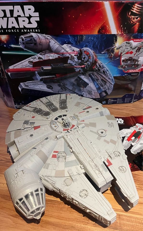 Millennium Falcon mit Licht und Sound von Hasbro/ Nerf in Husum