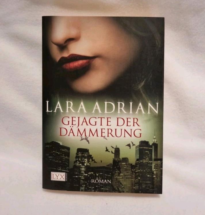 Bücher von Lara Adrian in Bärenstein
