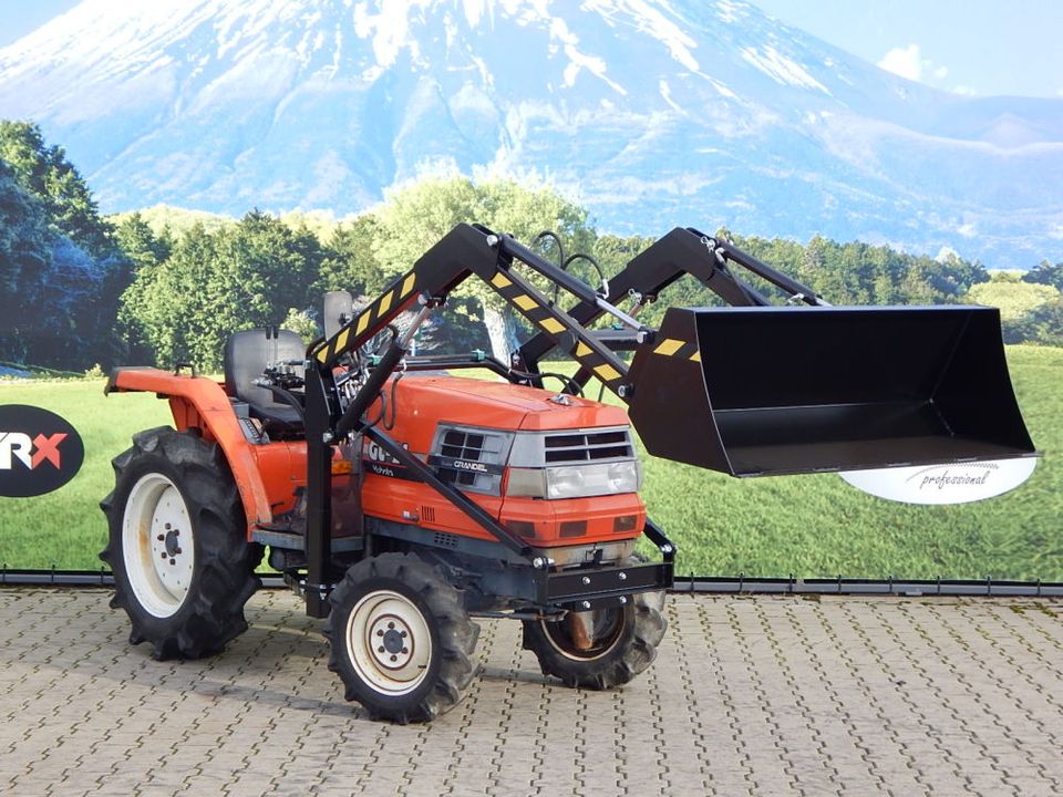 Kleintraktor Kubota Model GL21 Rahmennummer: 34334 4WD + TUR INKL in Ludwigsfelde