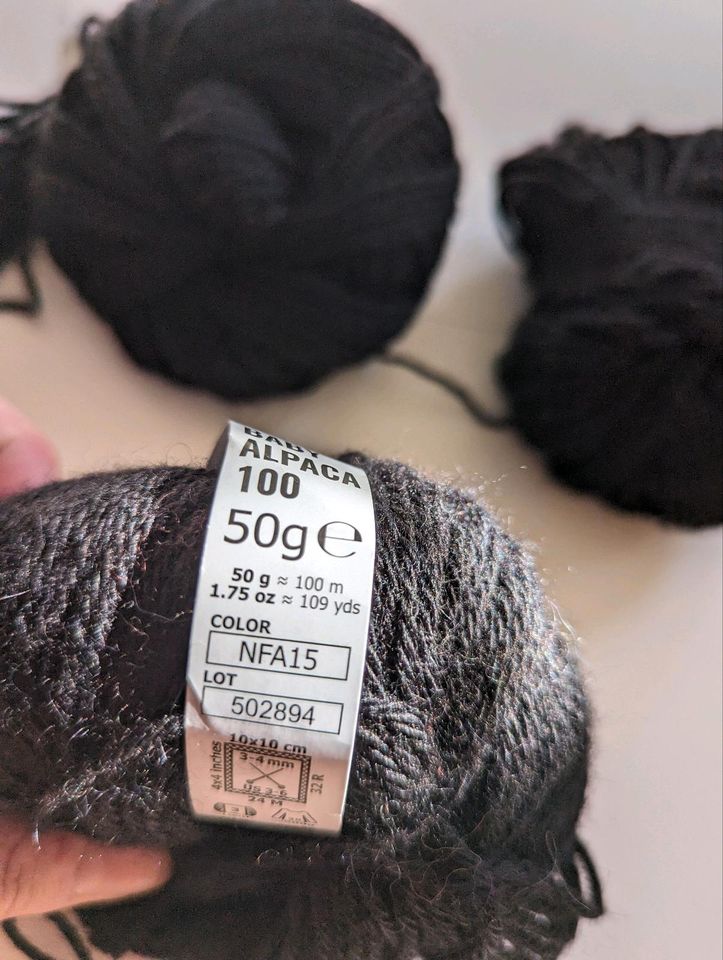 146 Gramm 100% Baby Alpaka Wolle schwarz in Hannover
