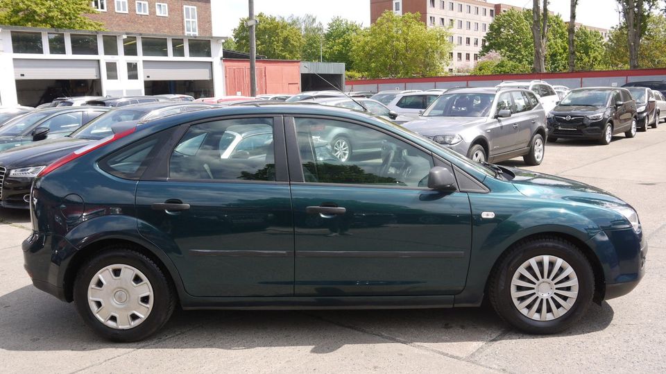 Ford Focus 1.6 Limousine Trend 5-Türig in Berlin