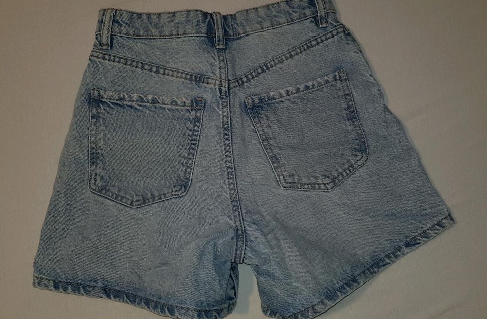 ⭐Zara Shorts Jeans Gr.34 hellblau Top ⭐ in Duisburg