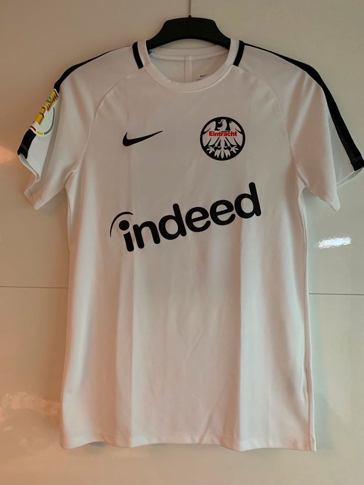 Eintracht Frankfurt Pokalfinale 2018 Nike Trainingsshirt Gr. S in  Rheinland-Pfalz - Kettig | eBay Kleinanzeigen ist jetzt Kleinanzeigen