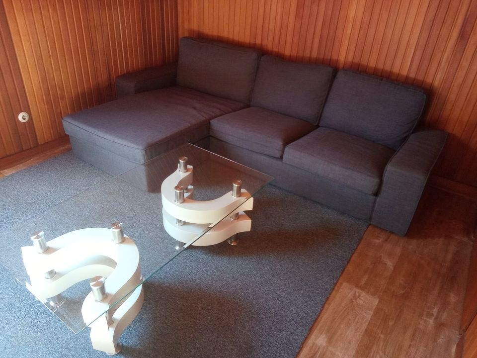 Sofa, Tisch, Teppich in Wesel
