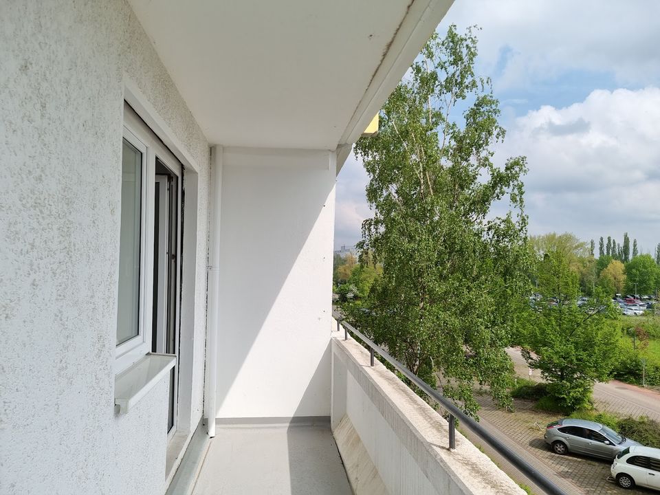 Ihre neue Wohlfühloase mit großem Sonnenbalkon und Einbauküche in Magdeburg