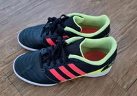 Adidas Sala Hallen Fußballschuhe Gr. 37 1/3 helle Sohle Friedrichshain-Kreuzberg - Friedrichshain Vorschau