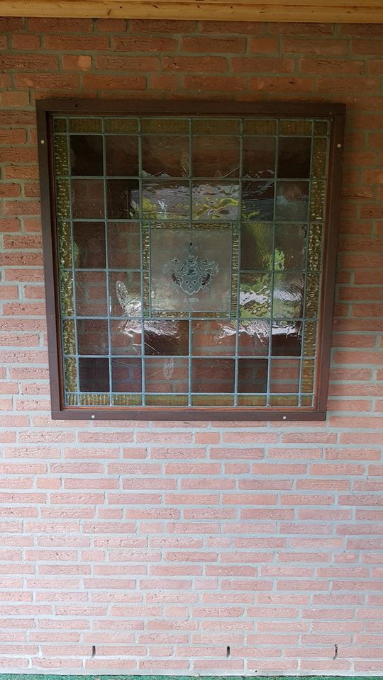 Buntglas im Fenster, Rahmenbild in Schönkirchen