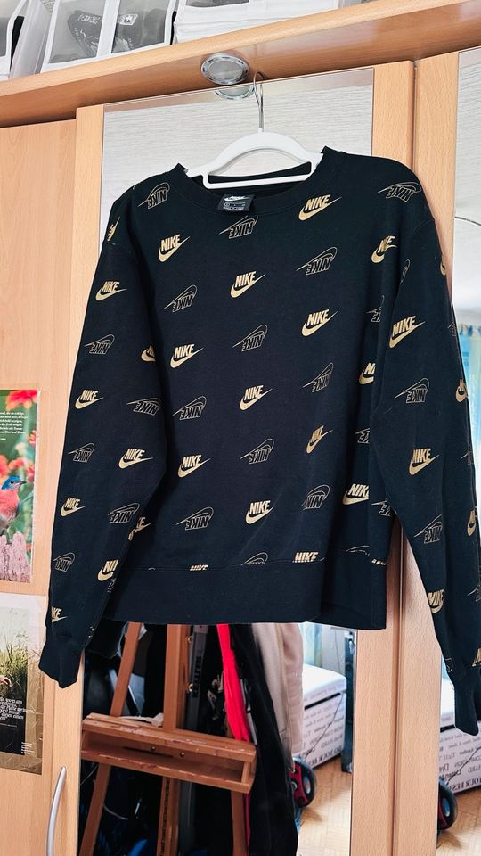 NEU Nike Pullover schwarz gold Logo in Bergisch Gladbach