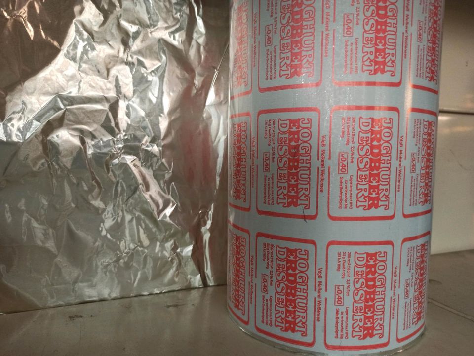 große Alu-Rolle DDR Joghurt-Etiketten / ca. 10kg / hunderte Meter in Niederzimmern