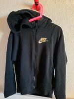 Zwei Nike Mädchen Strickjacke gr.M 137-146 Berlin - Hellersdorf Vorschau