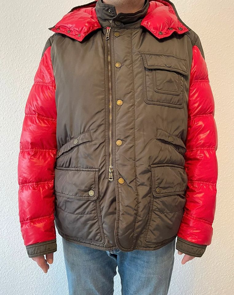 Rote Moncler Daunenjacke in Bochum