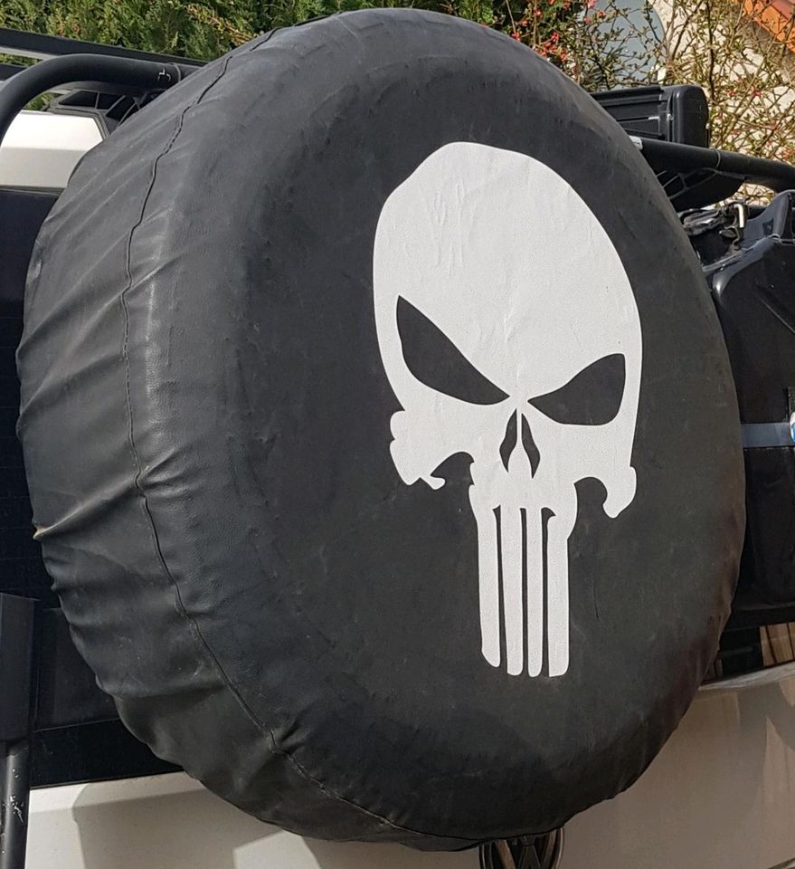 Radabdeckung für Reserverad 235/65 R 17 mit Motiv "Punisher" in Neukalen