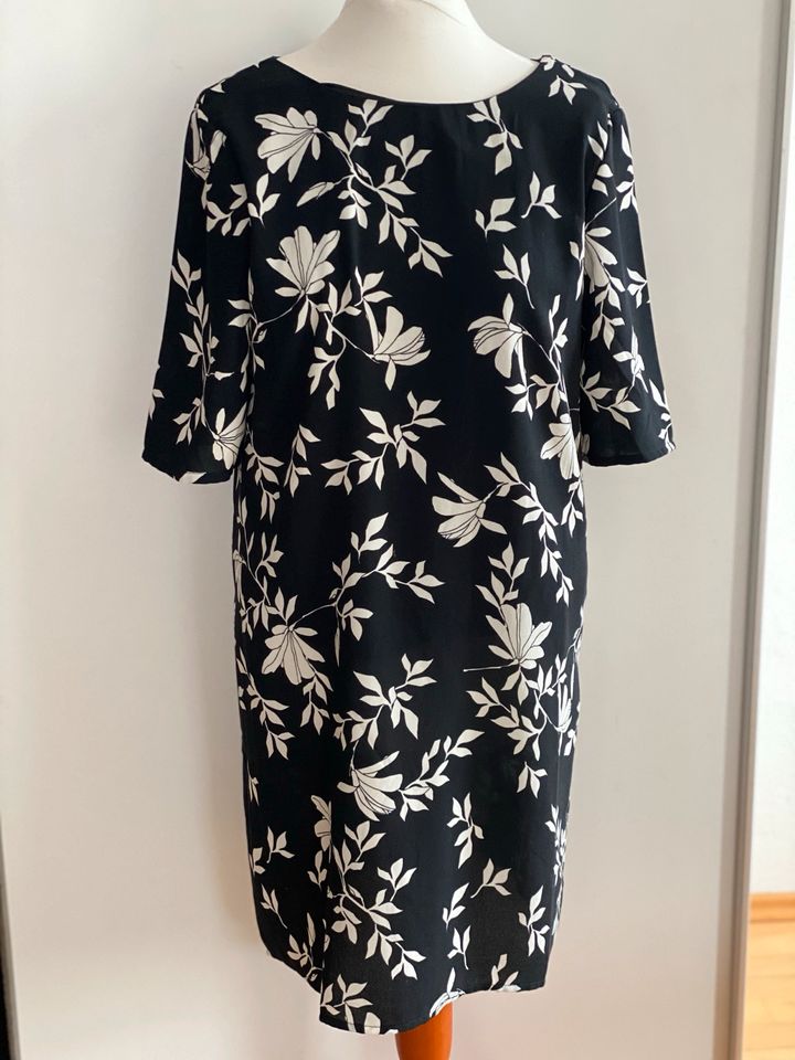 VERO MODA Kleid Gr. M / NEU mit Etikett in Tettnang